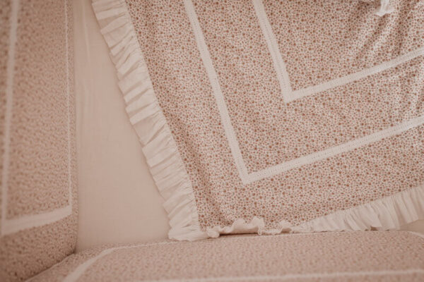 Komplet posteljina za bebe u cvetnom dezenu „Dora”