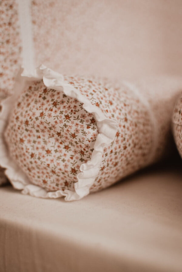 Komplet posteljina za bebe u cvetnom dezenu „Dora”