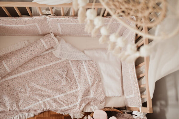 Komplet posteljina za bebe u cvetnom dezenu „Dora”