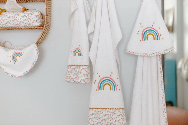 Peškir sa kapuljačom “Rainbow love”