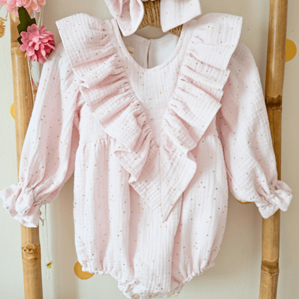 Bebi bodić „Exclusive“ ručno rađen od najkvalitetnijeg pamuka (Light Pink Gold Dots)