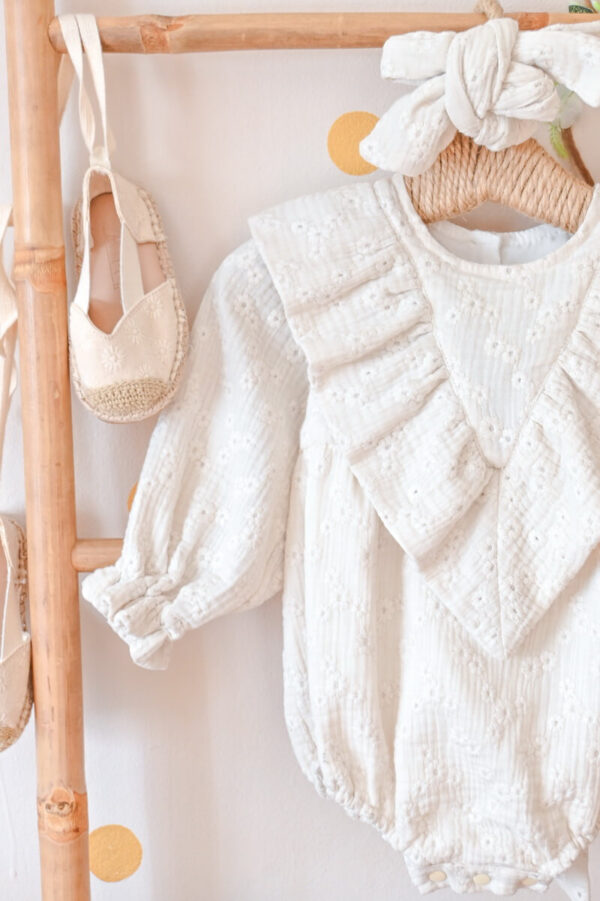 Bebi bodić „Exclusive“ ručno rađen od najkvalitetnijeg pamuka (Vanilla Flowers)