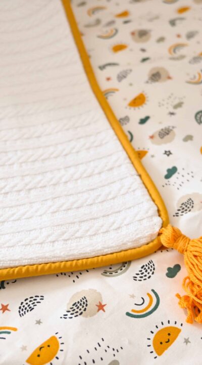 posteljina-za-bebe-rainbow-love-set-od-organskog-pamuka-detalj4
