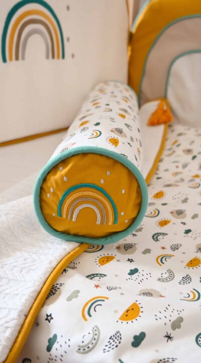 posteljina-za-bebe-rainbow-love-set-od-organskog-pamuka-valjak