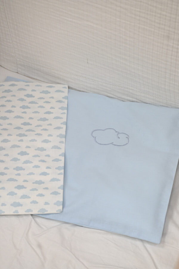 Bebi posteljina „Oblačići”