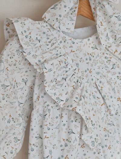 pamucni-bebi-bodic-romper-azra-blue-vesta-kids-detalj-prednjideo