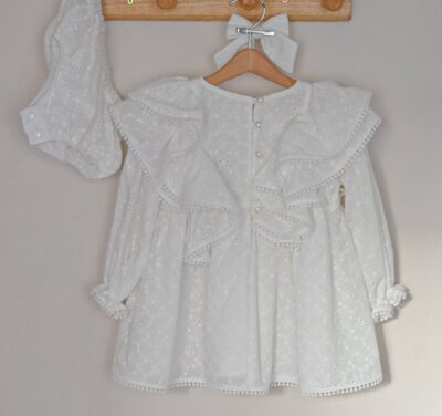 haljinica-od-pamucne-cipke-princess-pozadi