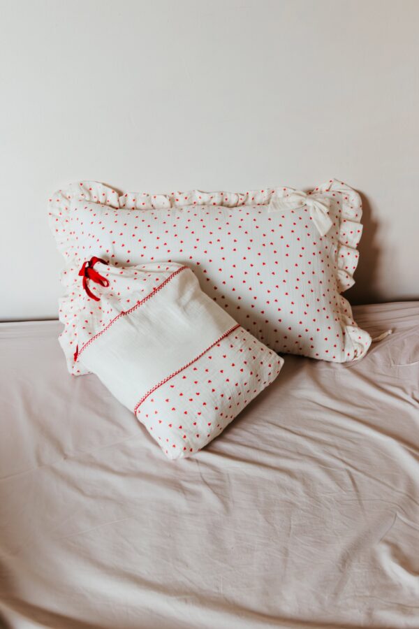 Jastučnica i vrećica sa vezom imena "Srce"