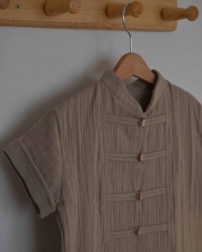 kosulja-za-decake-krem-ruska-kragna-detalj2