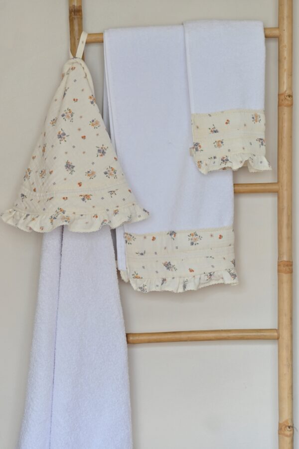 Peškir sa kapuljačom “Cvetići”