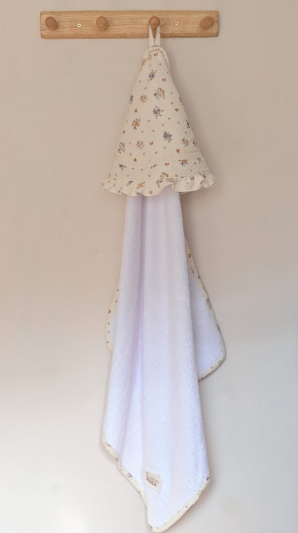 Peškir sa kapuljačom “Cvetići”