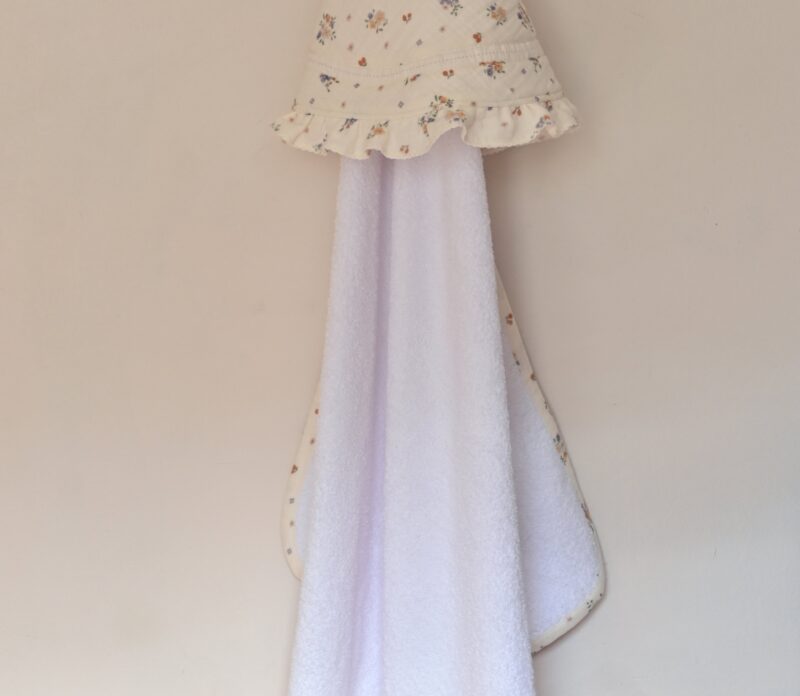 set-pamucnih-peskira-sa-detaljima-muslina-cvetici-kapuljča