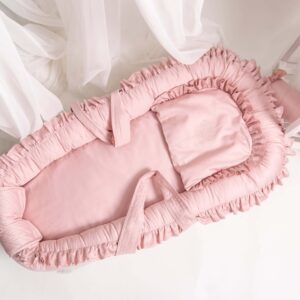 bebi-gnezdo-ruffle-puder-roze-ceo